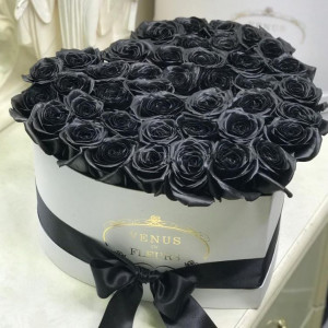 Сердце 31 черная роза в коробке